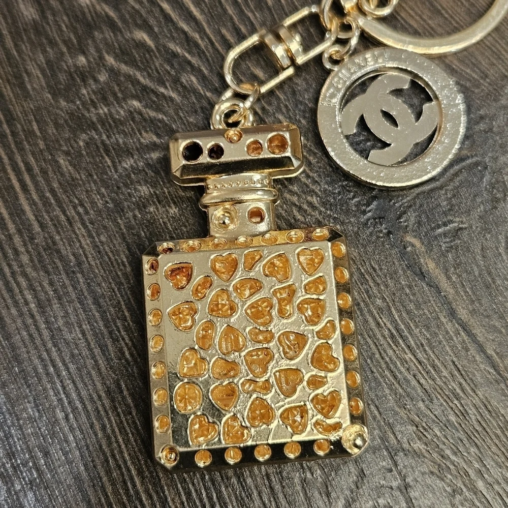 Chanel Stamped Replacement Pull Charm On NEW Gold Parfum N°5 Keychain